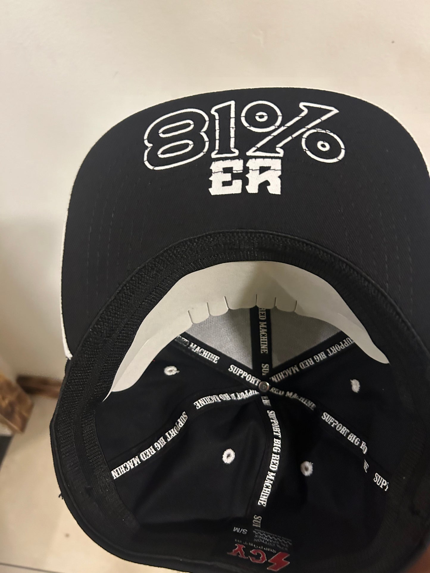 Black fitted 81%er hat